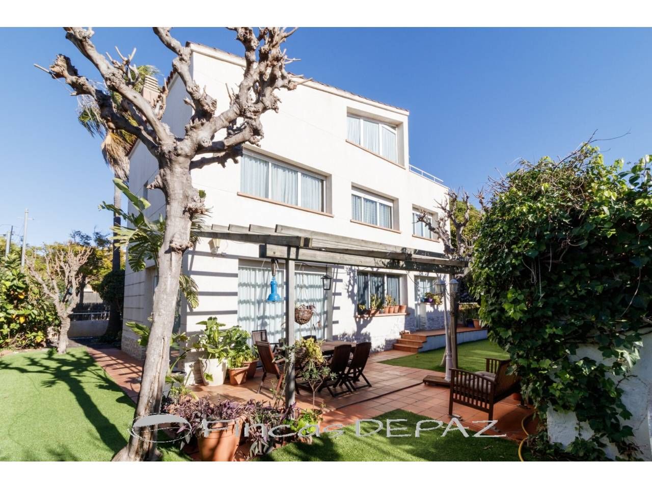 Vista exterior de Casa o chalet en venta en Castelldefels con Calefacción y Jardín privado