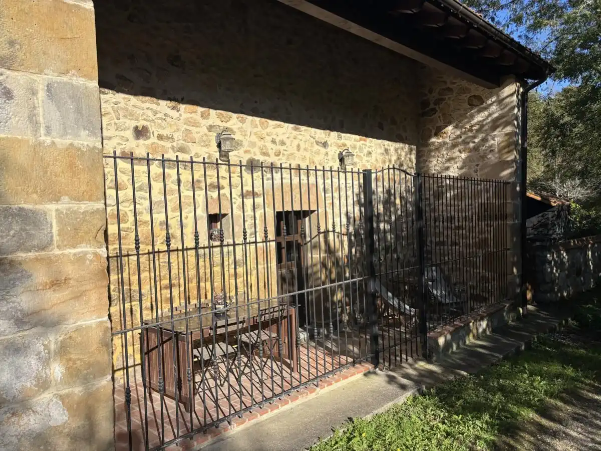 Vista exterior de Casa o chalet en venta en Cabrales, Asturias