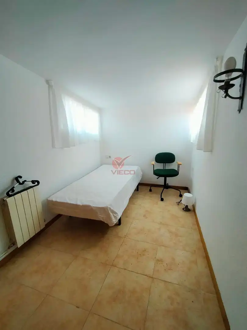 Schlafzimmer von Wohnung zur Miete in Cuenca mit Heizung, Abstellraum und Möbliert