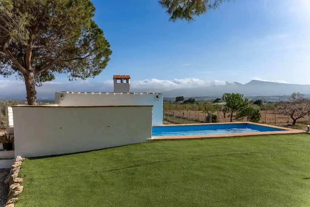 Piscina de Casa o chalet en venta en Castalla con Jardín privado, Piscina y Amueblado
