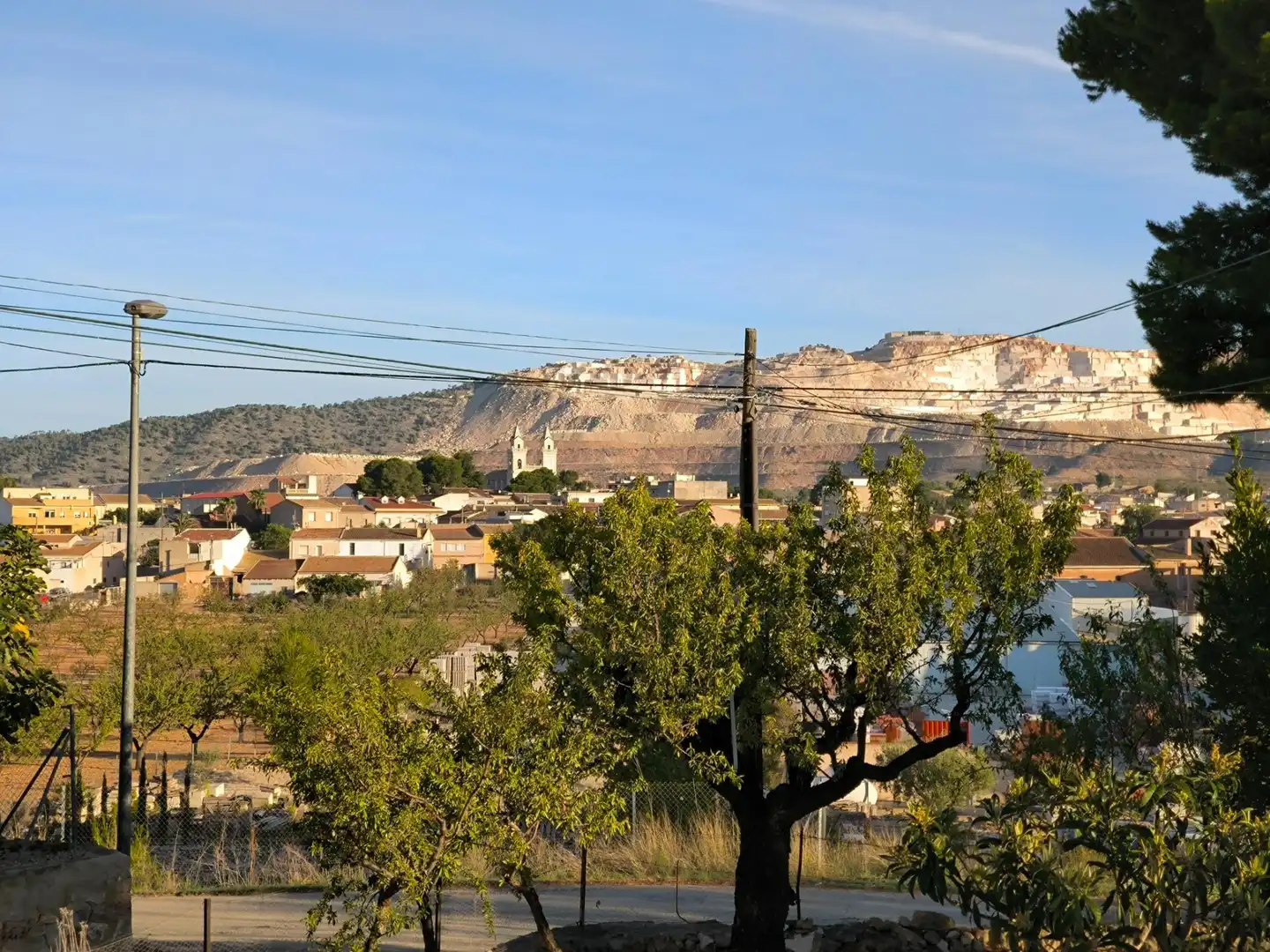 Vista exterior de Finca rústica en venda en Algueña amb Calefacció i Terrassa