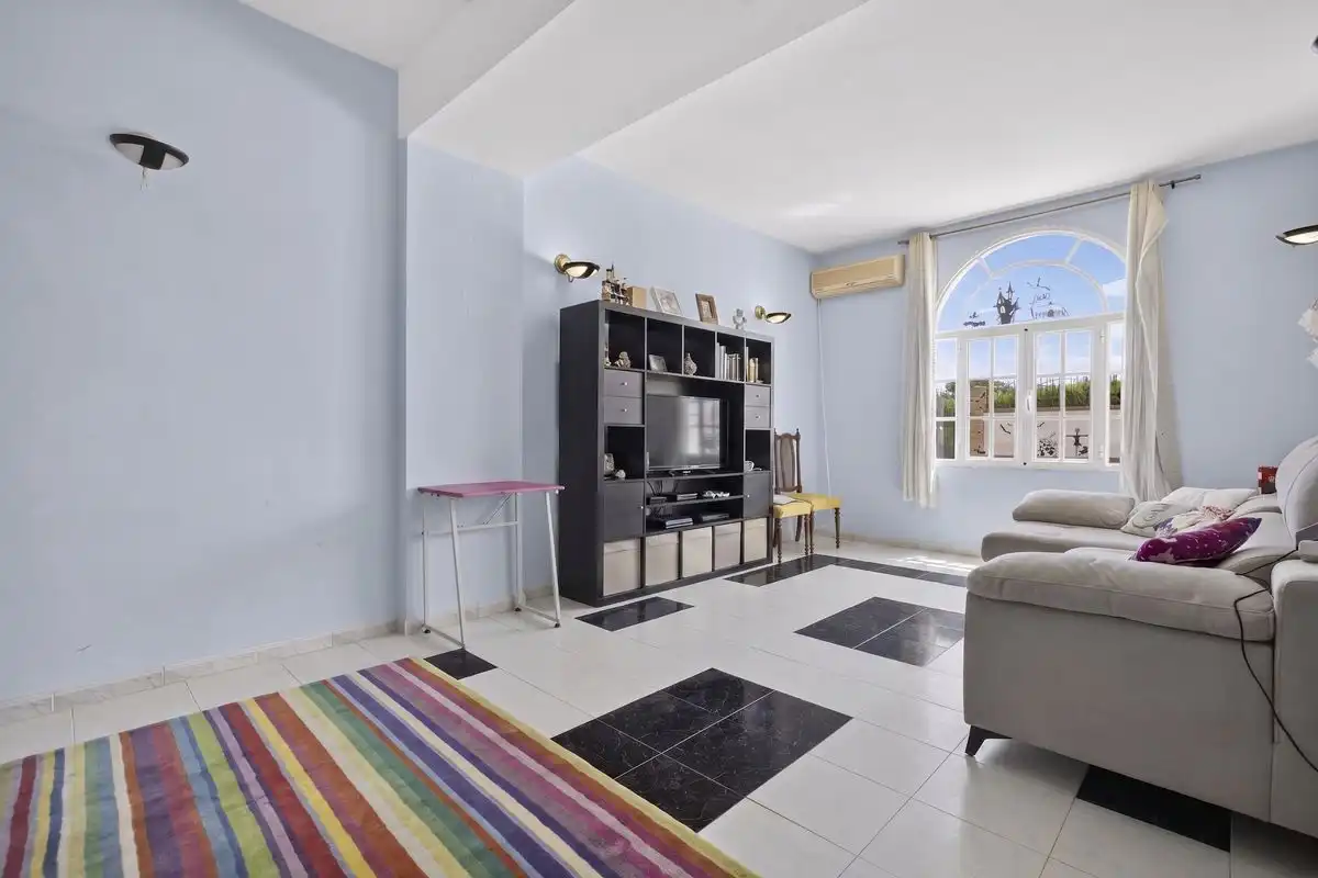 Sala d'estar de Casa o xalet en venda en Carmona amb Aire condicionat, Calefacció i Jardí privat