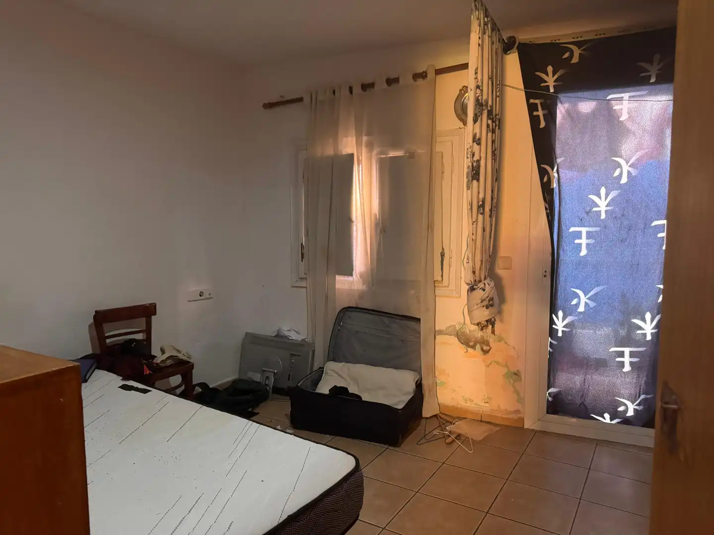 Schlafzimmer von Einfamilien-Reihenhaus zum Verkauf in Palamós mit Balkon und Alarm