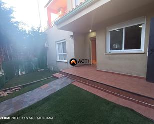 Exterior view of Single-family semi-detached for sale in Cáceres Capital  with Terrace