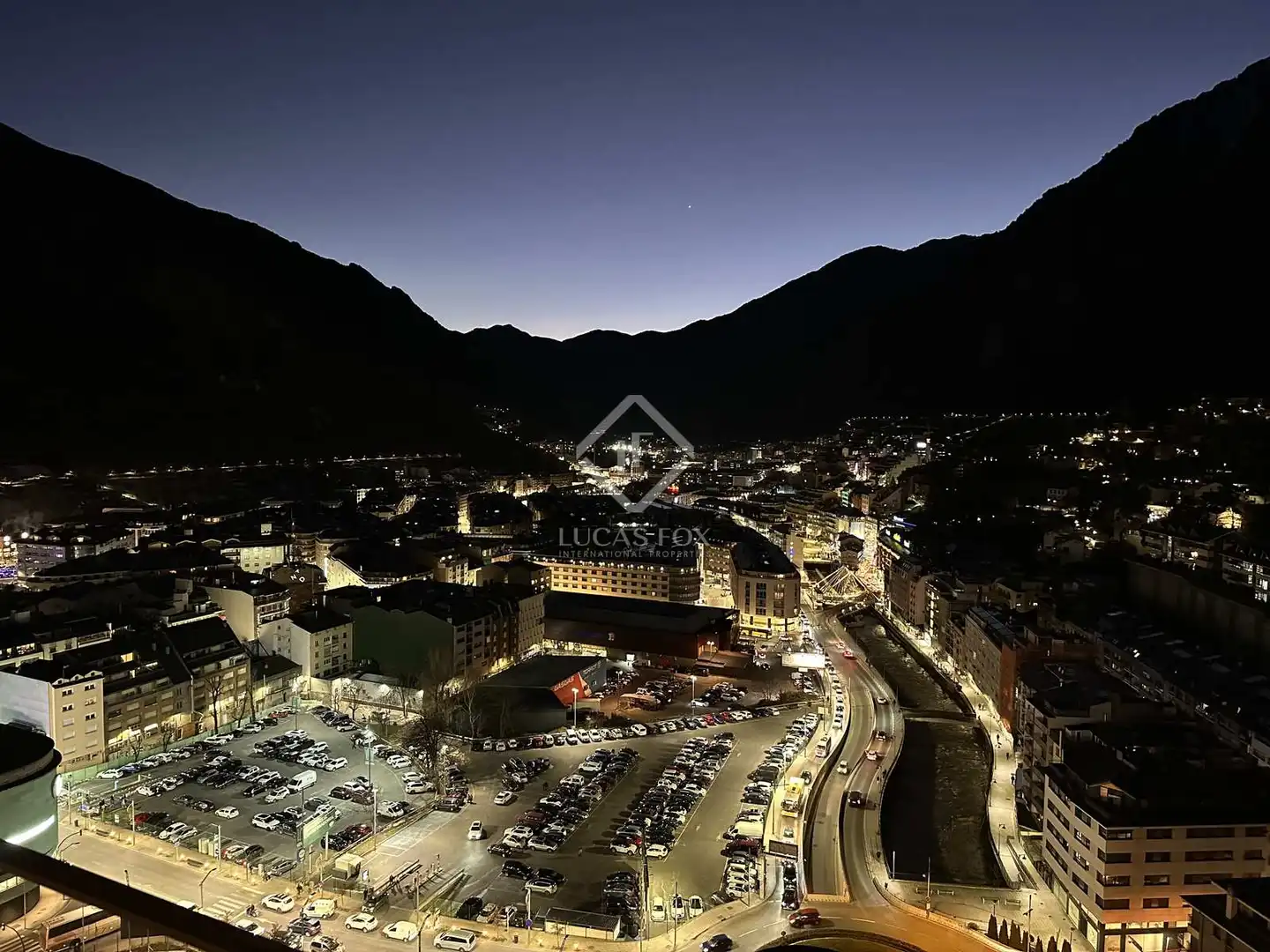 Vista exterior de Àtic en venda en Escaldes – Engordany amb Calefacció, Parquet i Terrassa