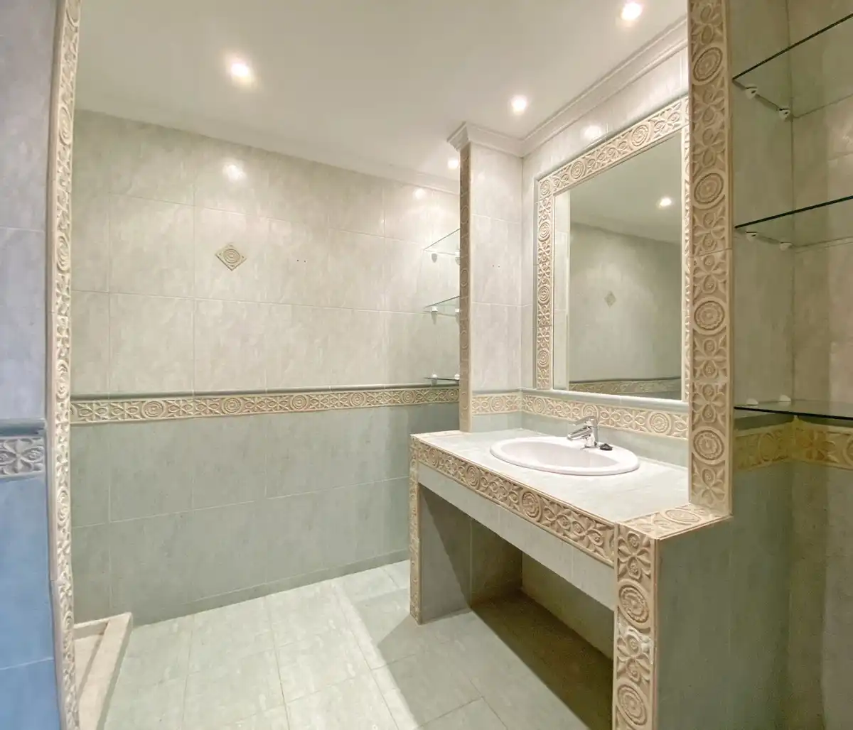 Bathroom of Detached homes for rent in Marbella  with Air Conditioner, Private garden and Terrace