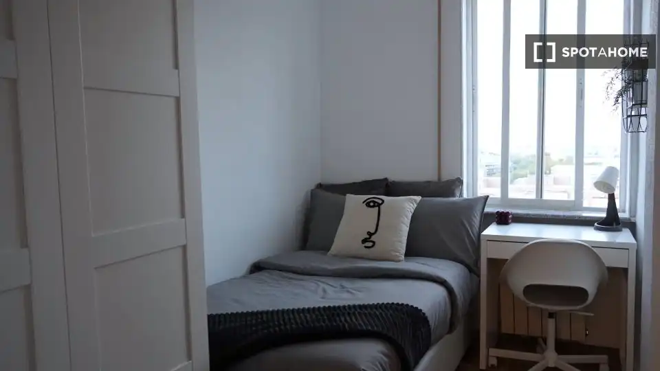 Bedroom of Flat for rent in Madrid  with Air Conditioner, Heating and Furnished