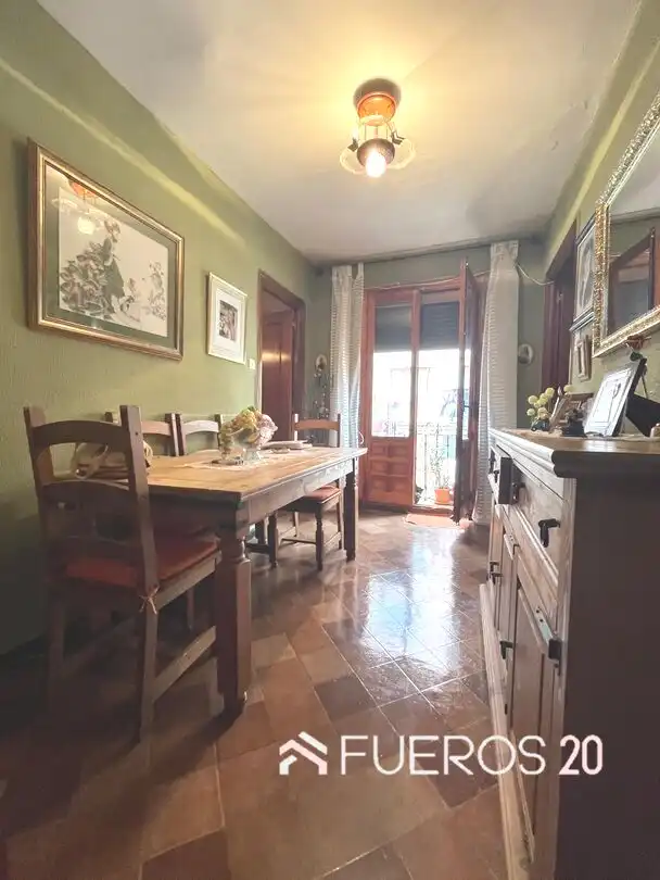 Comedor de Piso en venta en Barakaldo  con Terraza y Amueblado