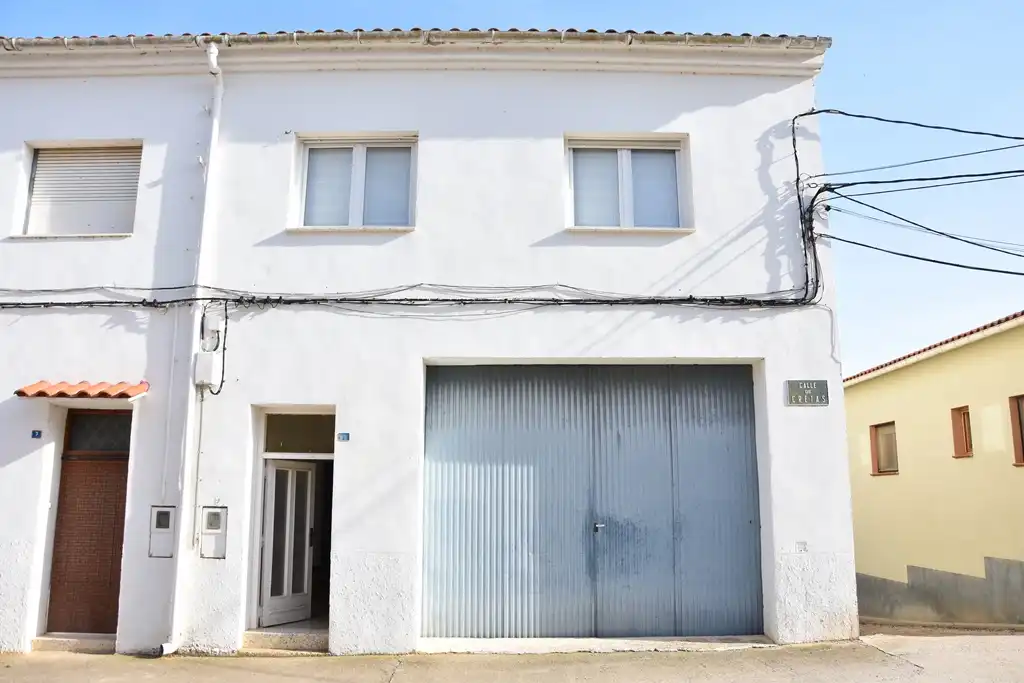 Vista exterior de Casa o xalet en venda en Arens de Lledó amb Jardí privat, Moblat i Balcó
