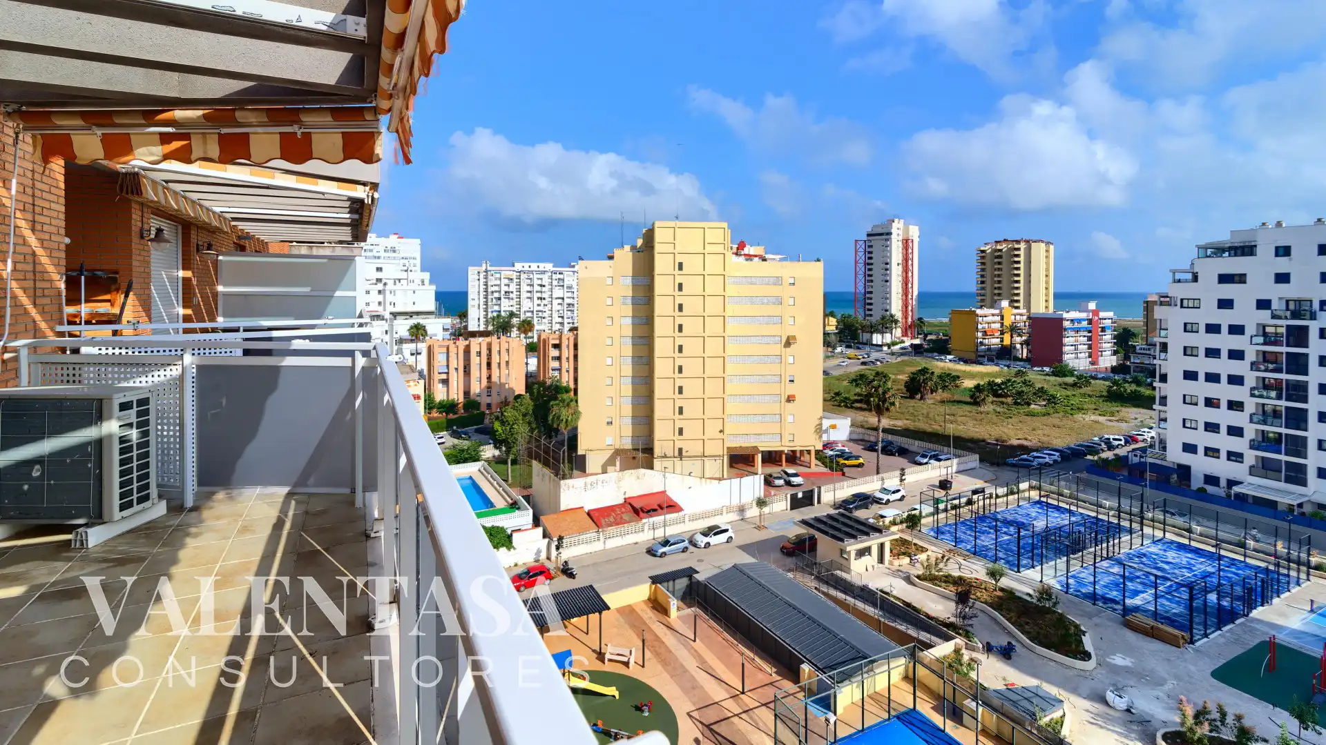 Vista exterior de Piso en venta en La Pobla de Farnals con Aire acondicionado, Jardín privado y Terraza