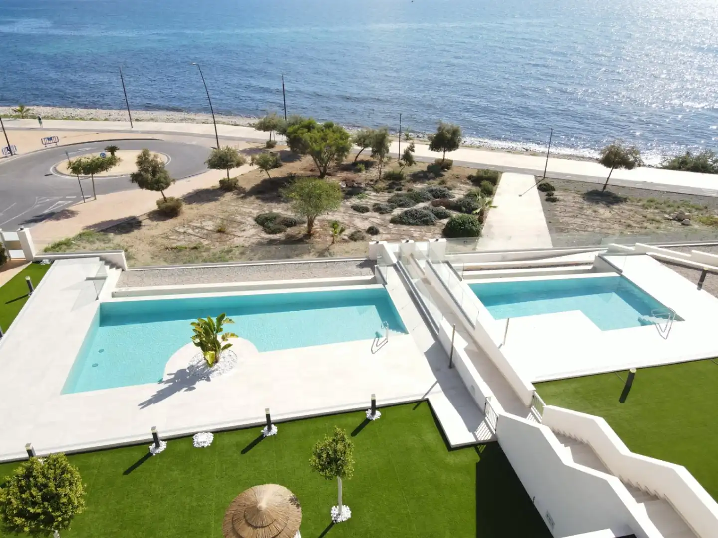 Schwimmbecken von Wohnungen zum Verkauf in Villajoyosa / La Vila Joiosa mit Klimaanlage, Privatgarten und Terrasse