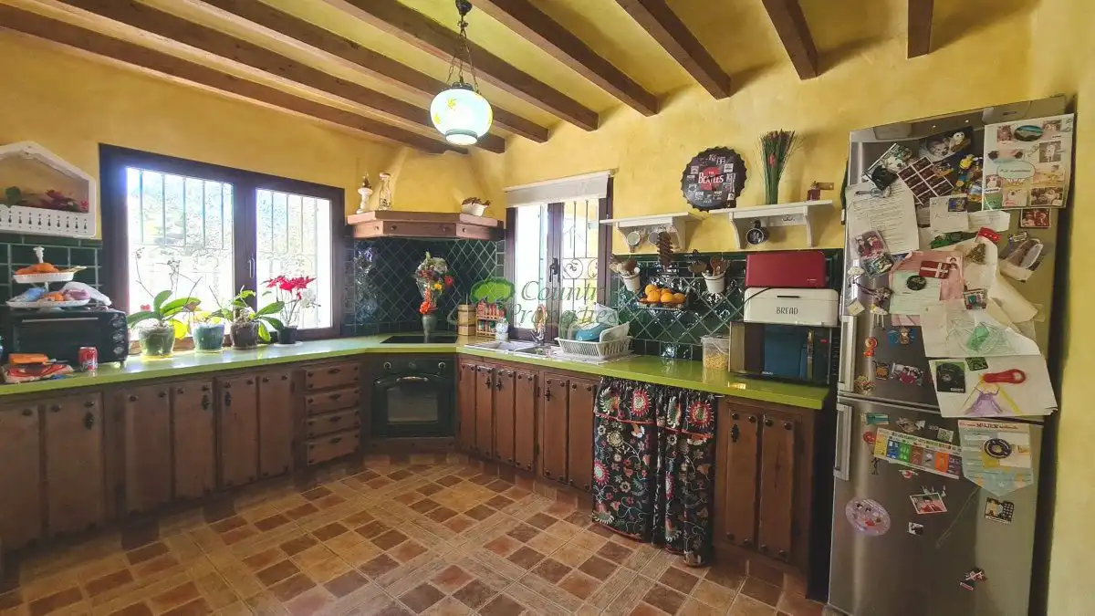 Cuina de Finca rústica en venda en Canillas de Albaida amb Aire condicionat, Calefacció i Jardí privat