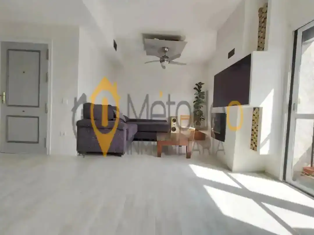 Living room of Flat for sale in Sevilla  with Air Conditioner, Heating and Storage room