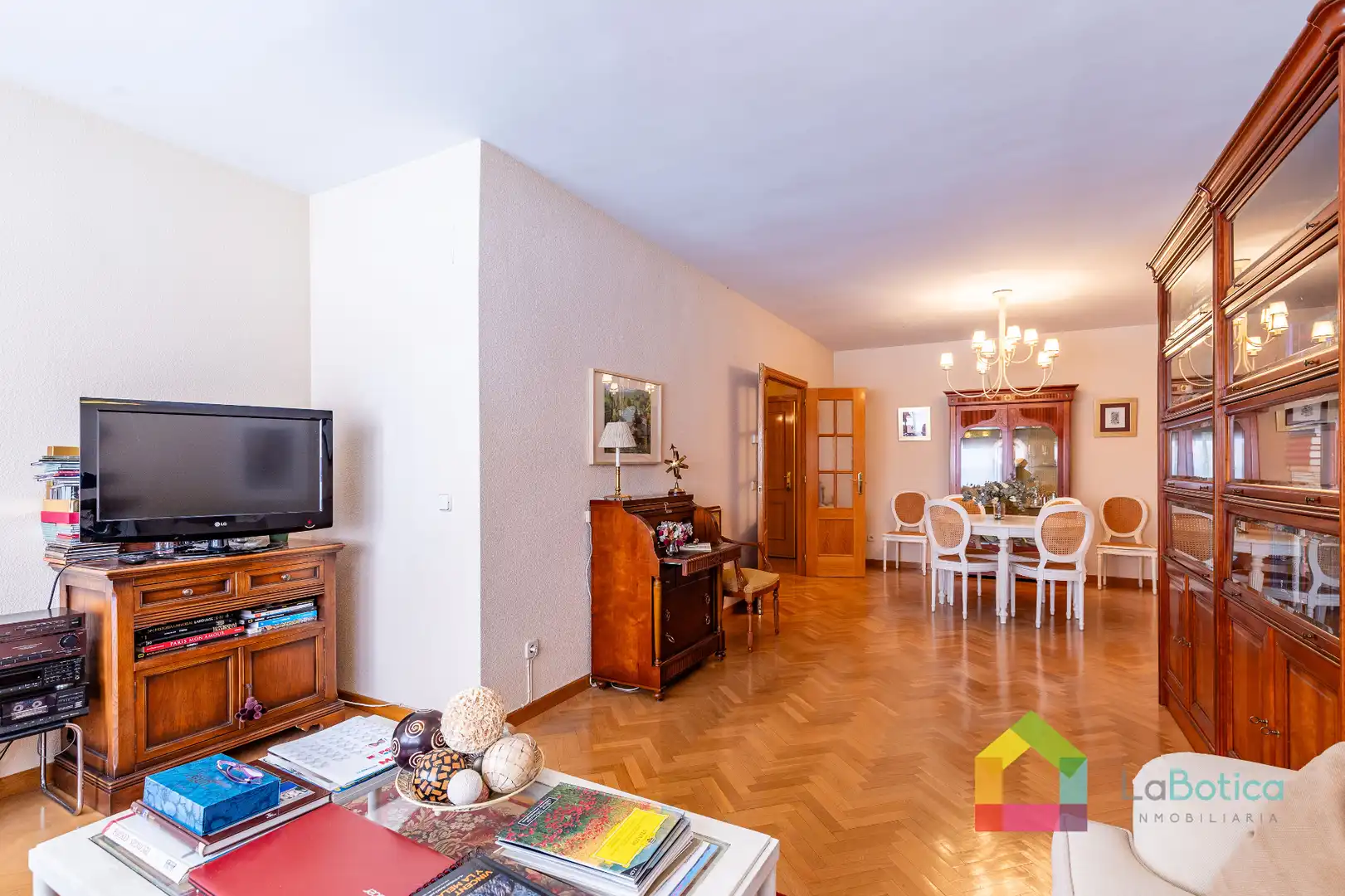 Living room of Flat for sale in Toledo  with Heating, Parquet flooring and Washing machine