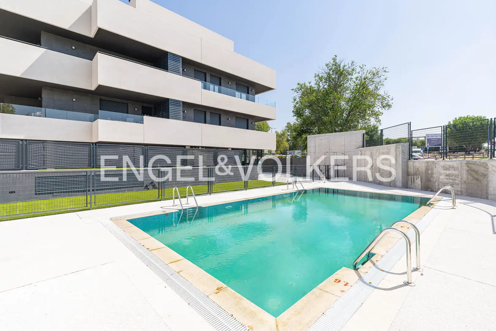 Swimming pool of Flat for rent in Las Rozas de Madrid  with Air Conditioner, Heating and Terrace