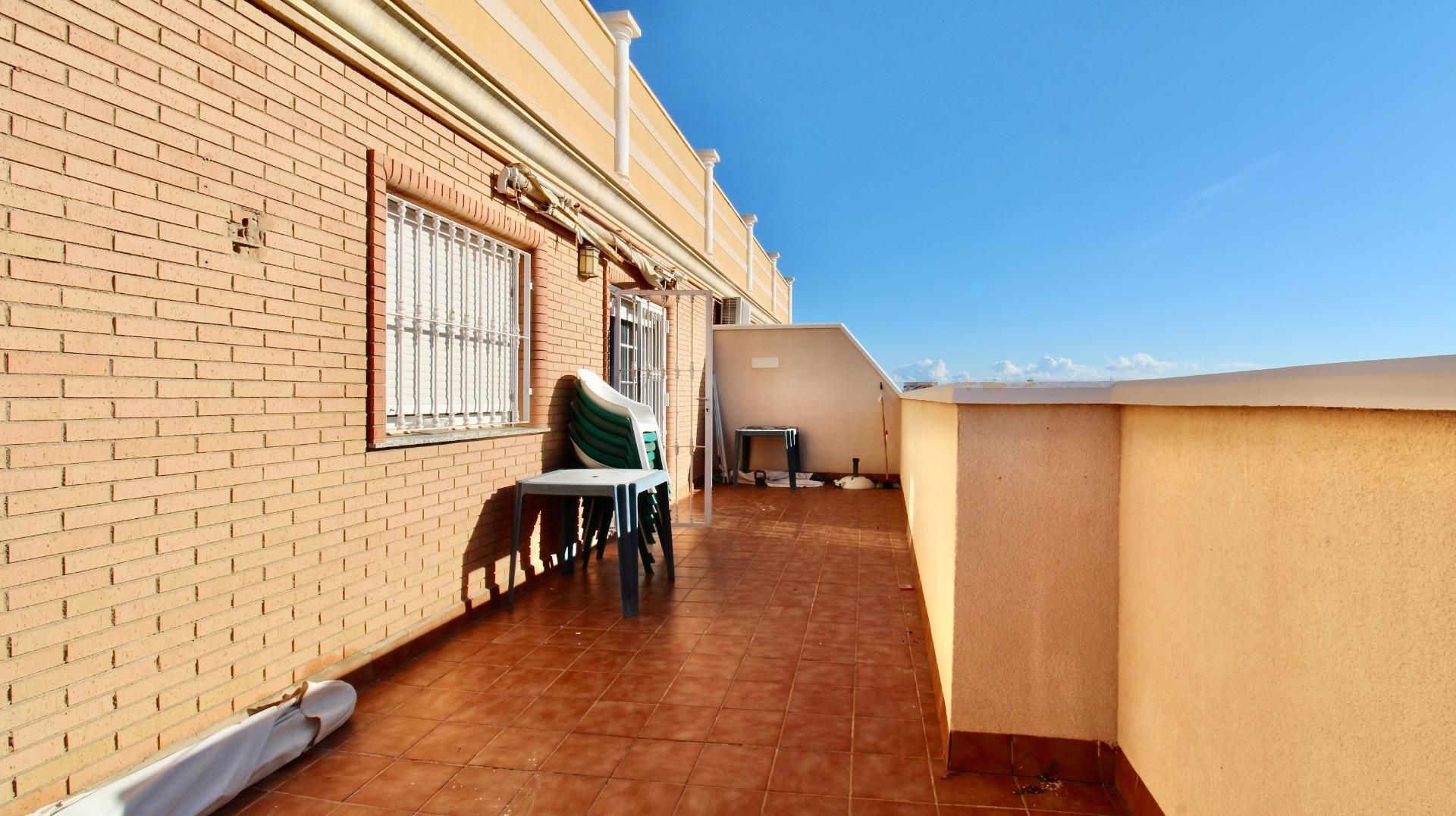 Terraza de Ático en venta en Roquetas de Mar con Aire acondicionado, Terraza y Piscina comunitaria