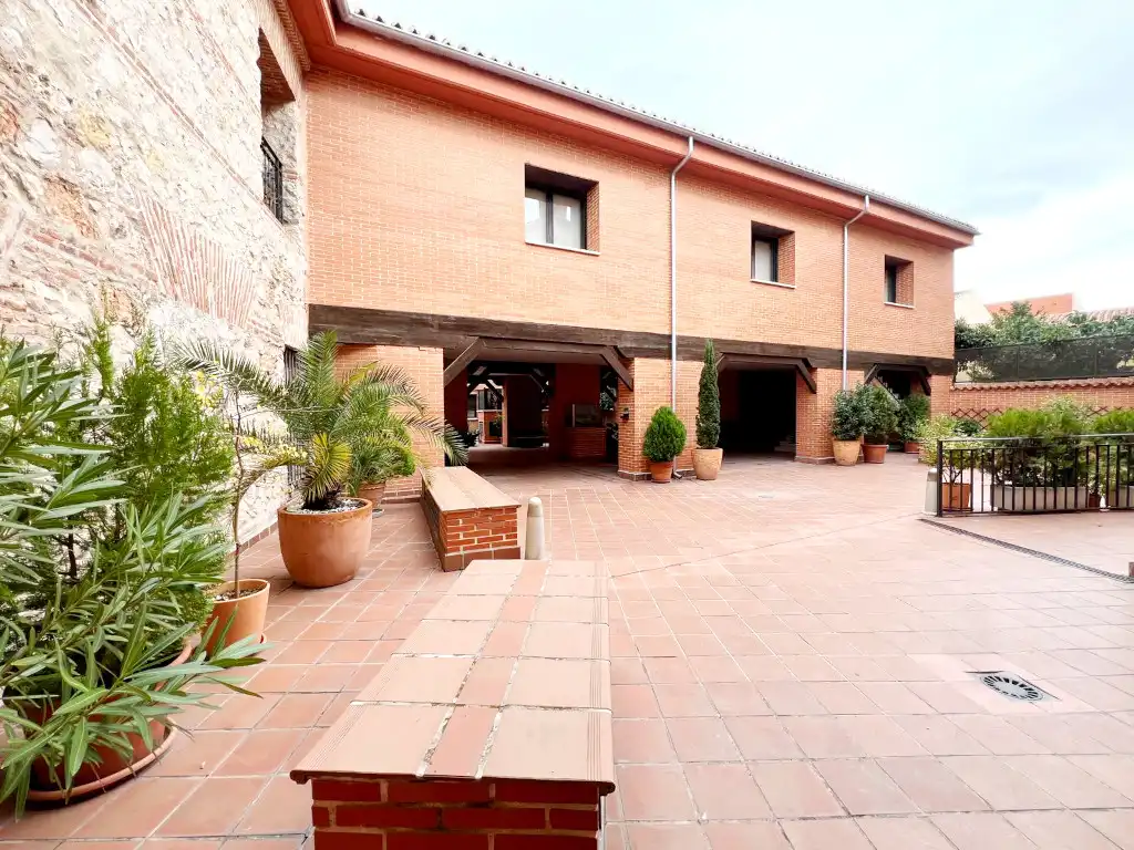 Exterior view of Attic for sale in Alcalá de Henares  with Heating