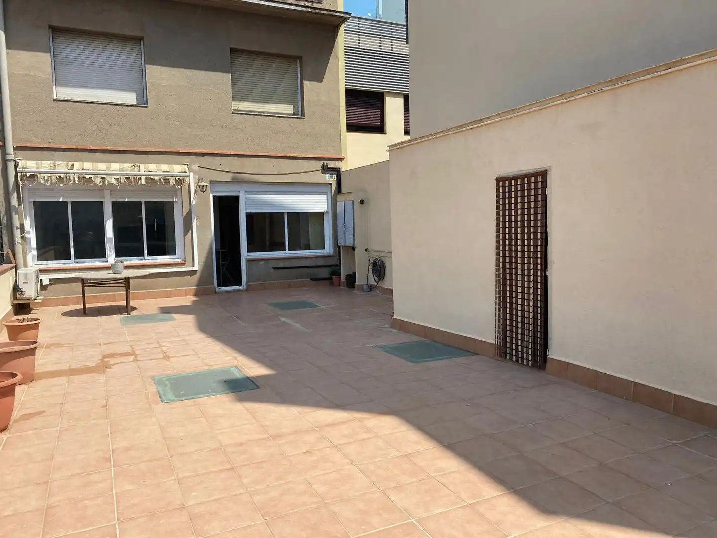 Vista exterior de Edifici en venda en Sant Feliu de Llobregat