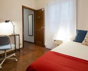 Bedroom of Flat to share in  Madrid Capital  with Heating, Washing machine and Internet