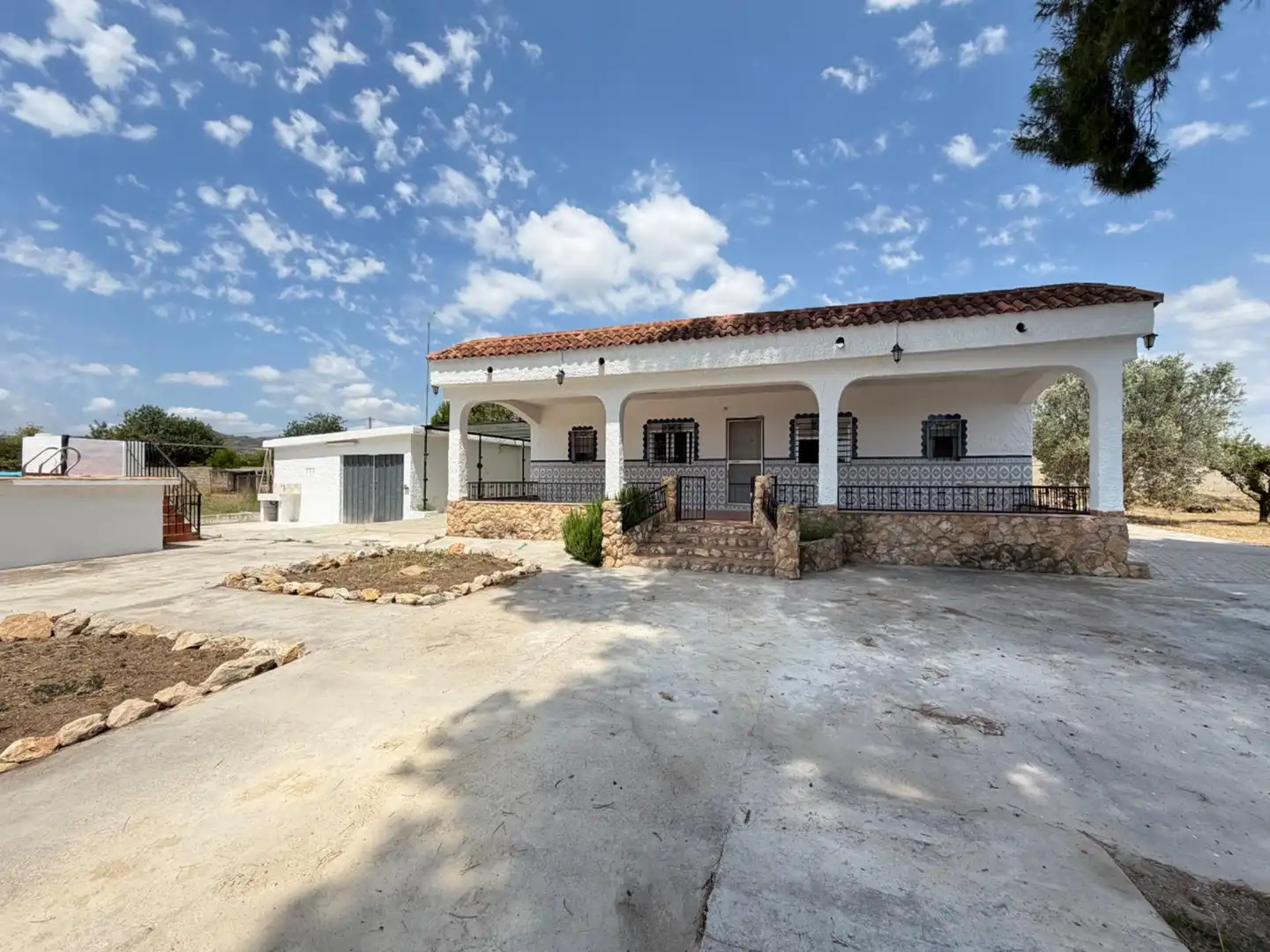 Exterior view of Houses for sale in Llíria  with Air Conditioner, Private garden and Terrace