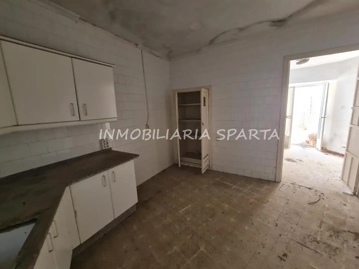 Casa adosada en venda en Sanlúcar la Mayor amb Jardí privat i Balcó