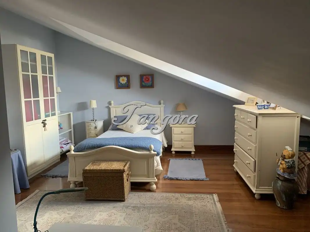 Schlafzimmer von Einfamilien-Reihenhaus zum Verkauf in Castro-Urdiales mit Heizung, Parkett und Terrasse