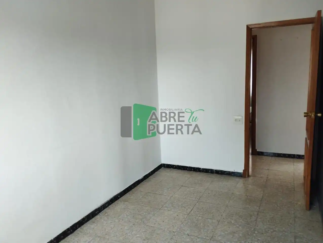 Piso en venta en San Miguel de la Ribera con Calefacción, Trastero y Amueblado