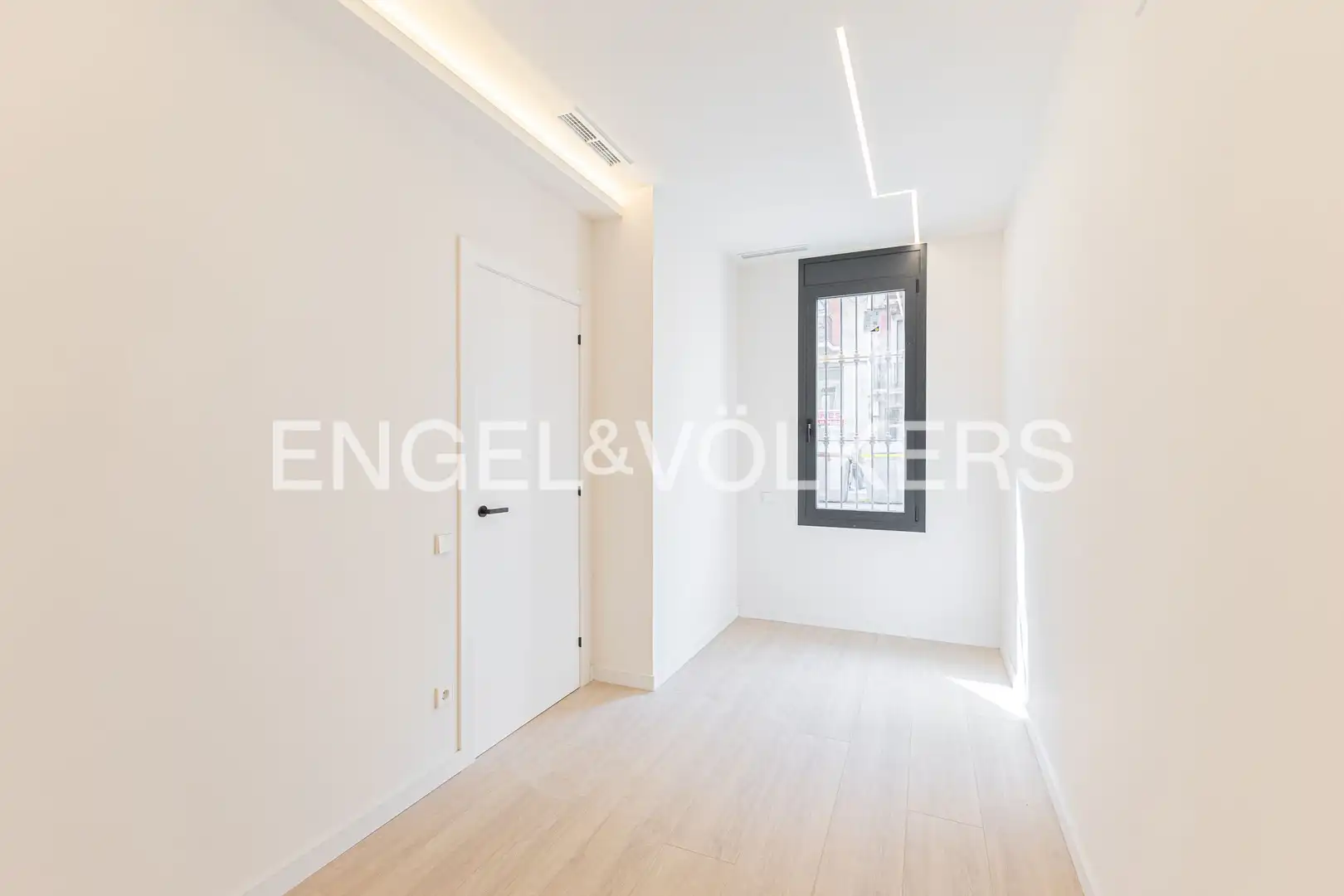 Flat for sale in Barcelona  with Air Conditioner, Heating and Private garden