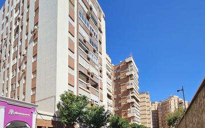Vista exterior de Pis en venda en  Almería Capital amb Aire condicionat, Terrassa i Balcó