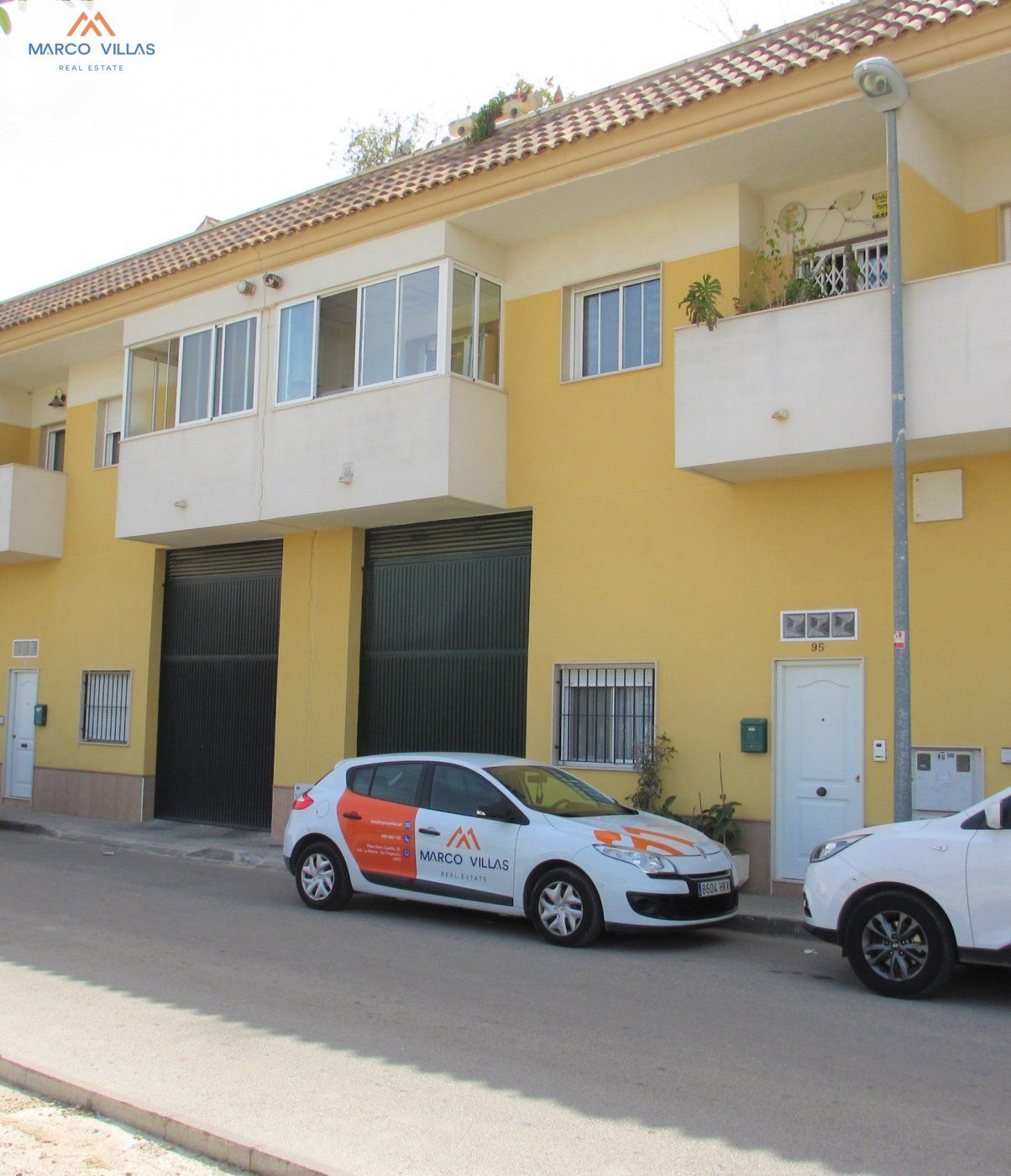 Vista exterior de Casa adosada en venda en Granja de Rocamora amb Aire condicionat, Calefacció i Balcó