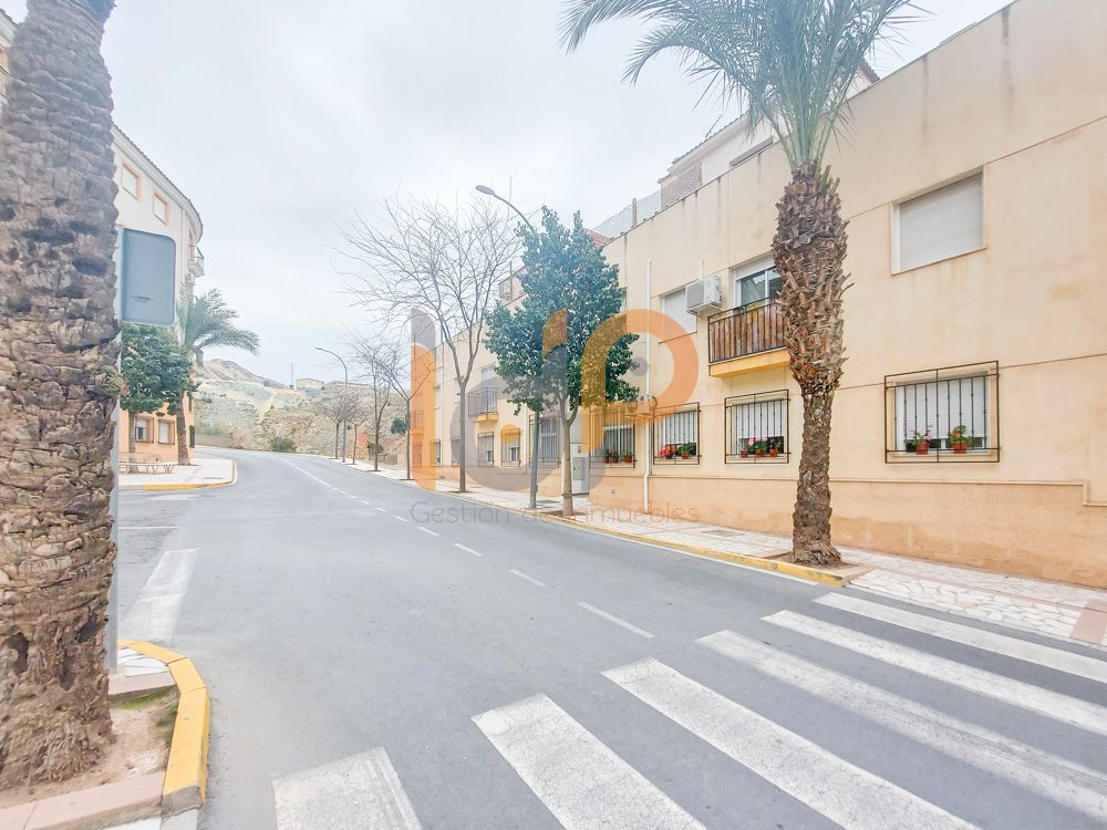 Vista exterior de Piso en venta en Macael con Balcón