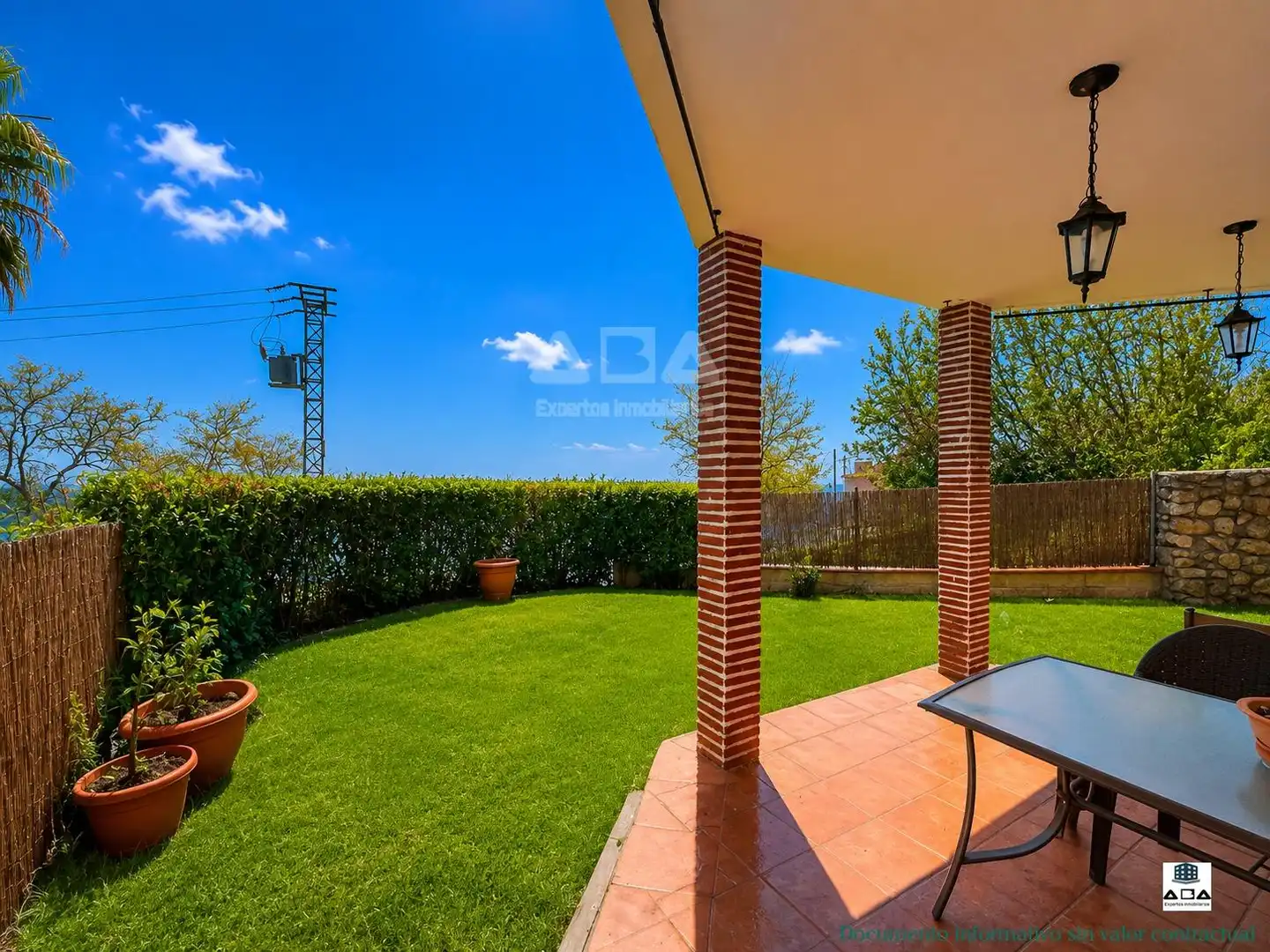 Terrassa de Casa o xalet en venda en Poyales del Hoyo amb Calefacció, Jardí privat i Terrassa