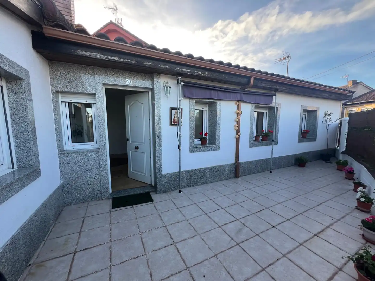 Exterior view of Single-family semi-detached for rent in Oviedo   with Heating, Terrace and Storage room
