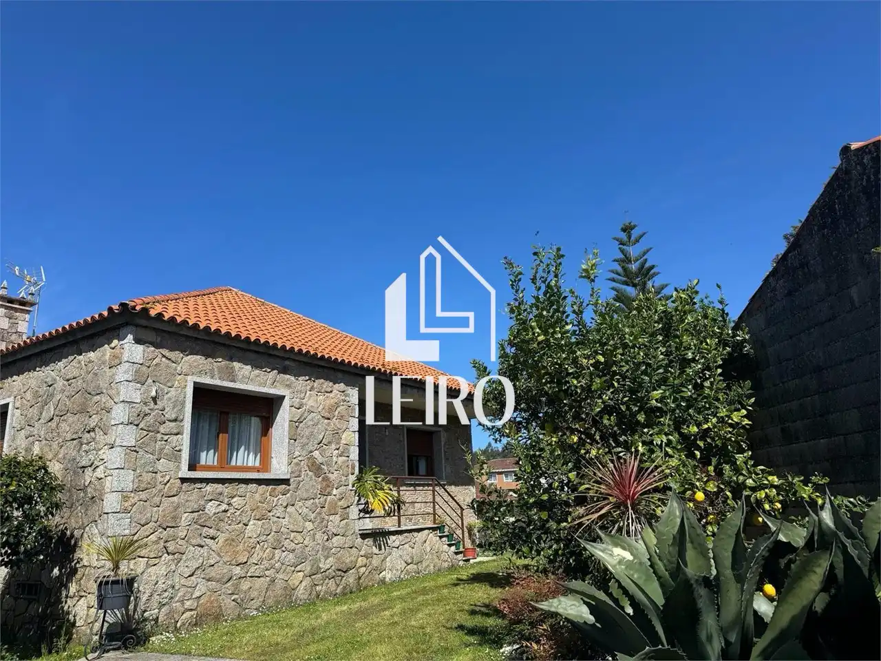 Vista exterior de Casa o chalet en venta en Vilagarcía de Arousa con Calefacción, Jardín privado y Balcón