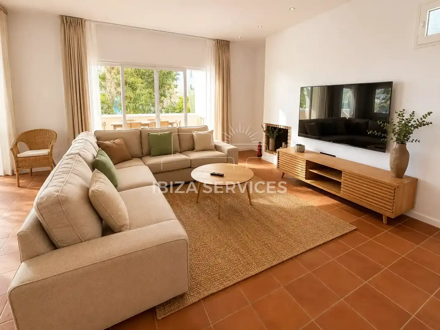 Sala de estar de Casa o chalet de alquiler en Santa Eulària des Riu con Aire acondicionado, Jardín privado y Piscina
