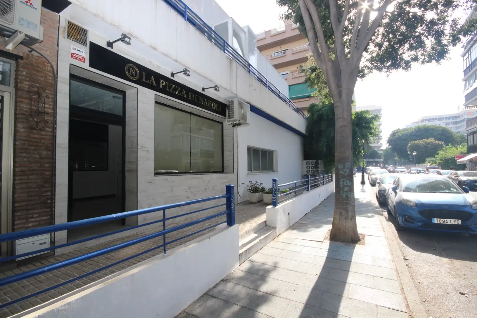 Vista exterior de Local en venda en Marbella amb Moblat