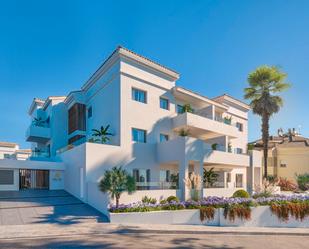 Vista exterior de Dúplex en venda en Fuengirola amb Aire condicionat, Terrassa i Piscina