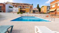 Piscina de Casa adosada en venda en Sant Boi de Llobregat amb Terrassa, Piscina i Piscina comunitària