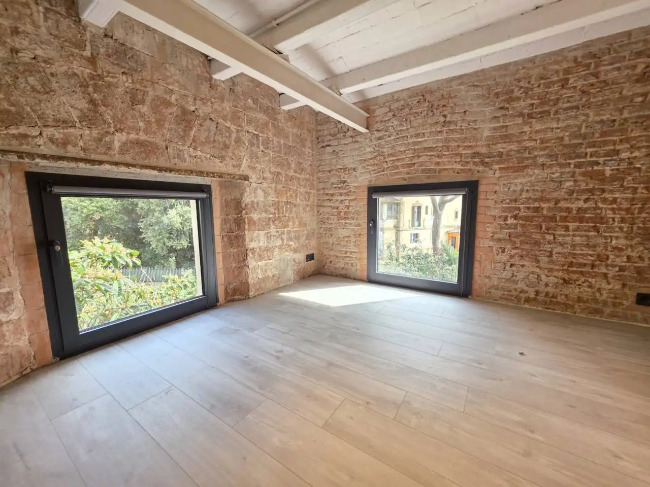 Sala d'estar de Dúplex en venda en Barcelona amb Aire condicionat, Calefacció i Moblat