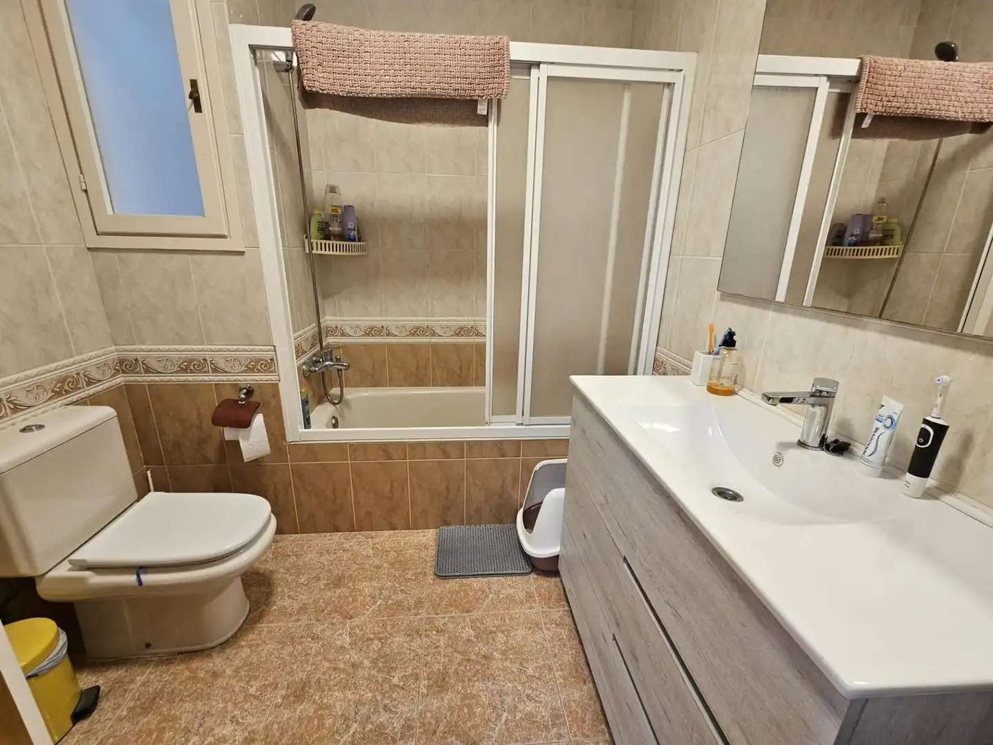 Badezimmer von Einfamilien-Reihenhaus zum Verkauf in Malgrat de Mar mit Klimaanlage, Heizung und Privatgarten