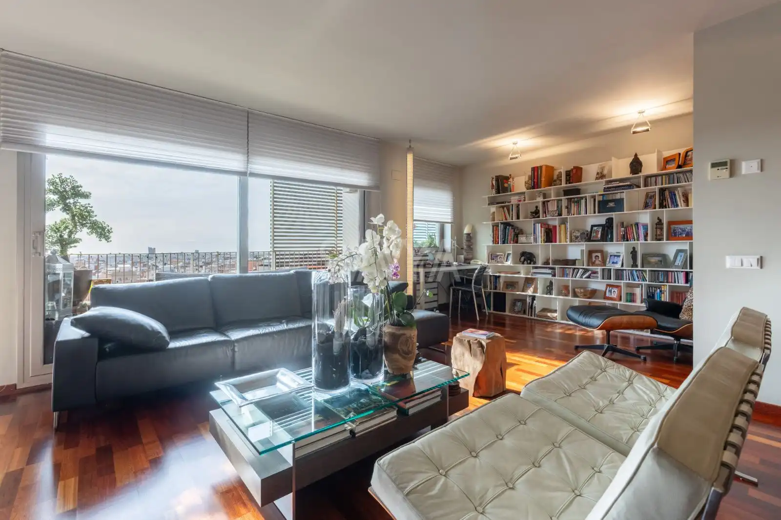 Sala de estar de Ático en venta en L'Hospitalet de Llobregat con Aire acondicionado, Calefacción y Parquet
