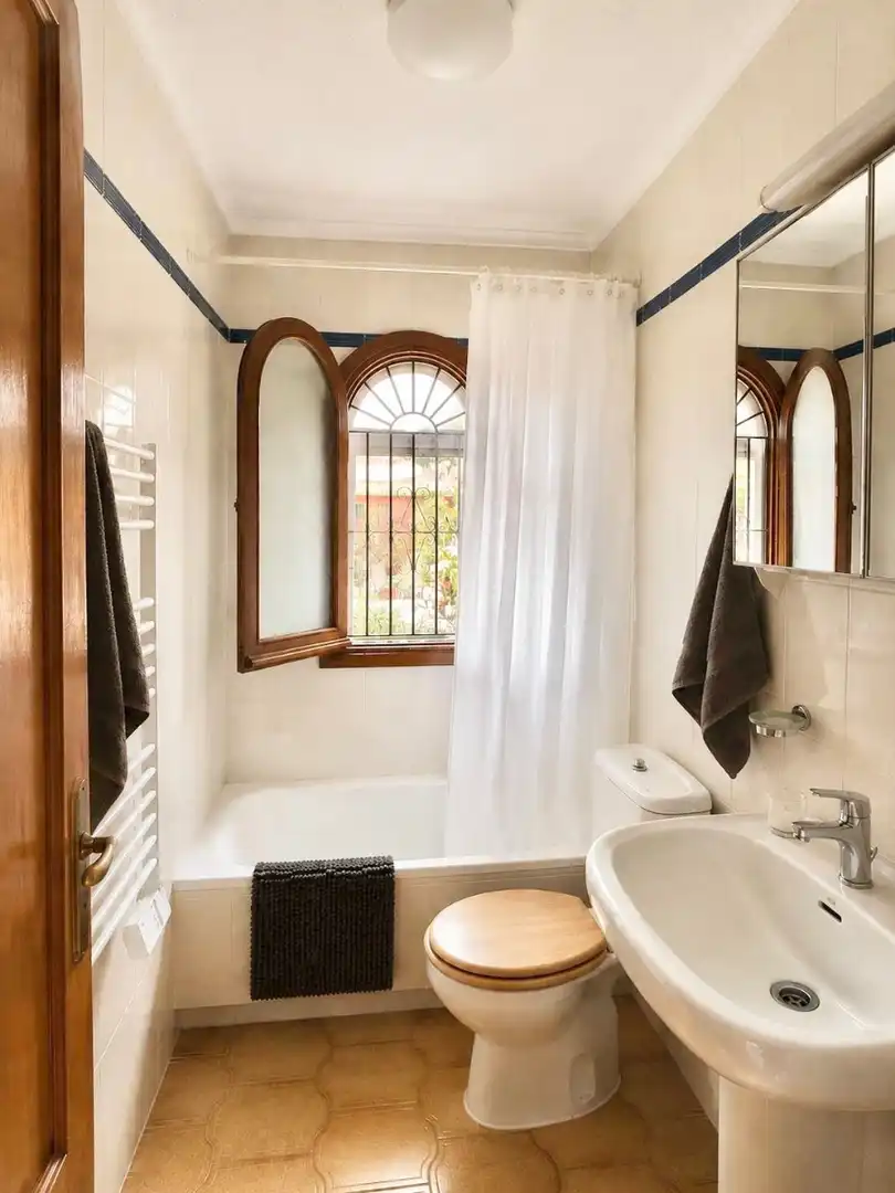 Baño de Casa o chalet de alquiler en Orihuela con Aire acondicionado, Terraza y Piscina