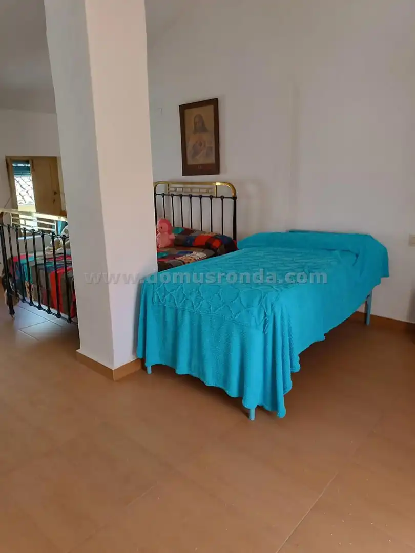 Dormitori de Casa o xalet en venda en El Burgo amb Terrassa i Moblat