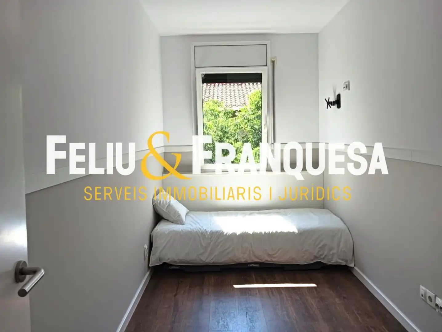 Habitación de Piso en venta en Sabadell con Calefacción, Piscina y Amueblado