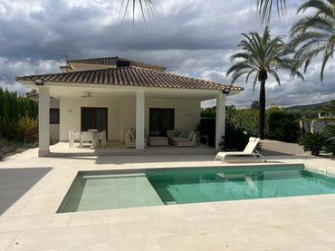 Chalet con piscina en venta en El Pilar