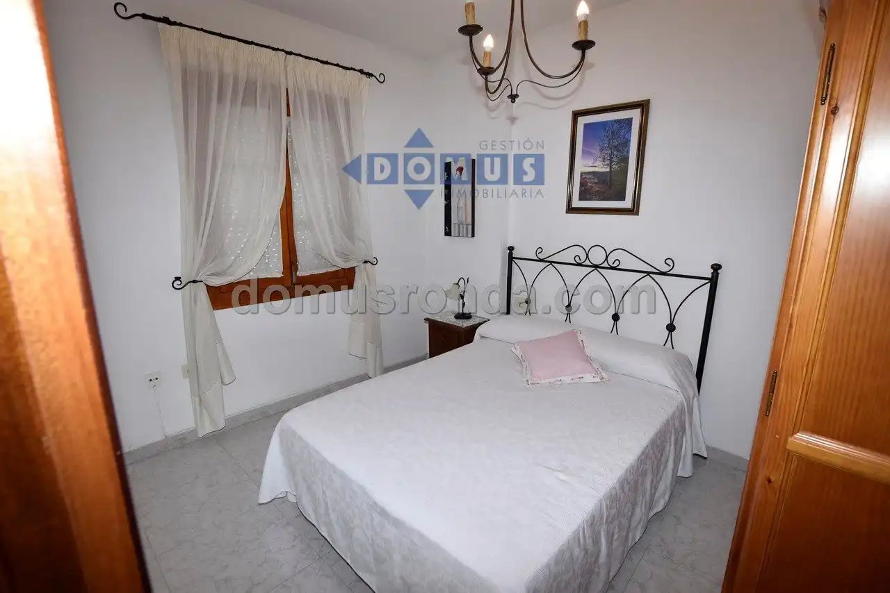 Habitación de Piso en venta en Ronda con Trastero, Amueblado y Lavadora