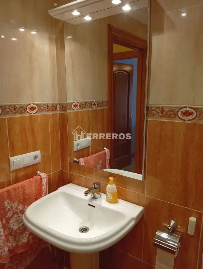 Baño de Piso en venta en Entrena con Calefacción, Terraza y Trastero