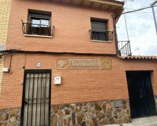 Vista exterior de Casa adosada en venda en Bargas amb Aire condicionat, Calefacció i Terrassa