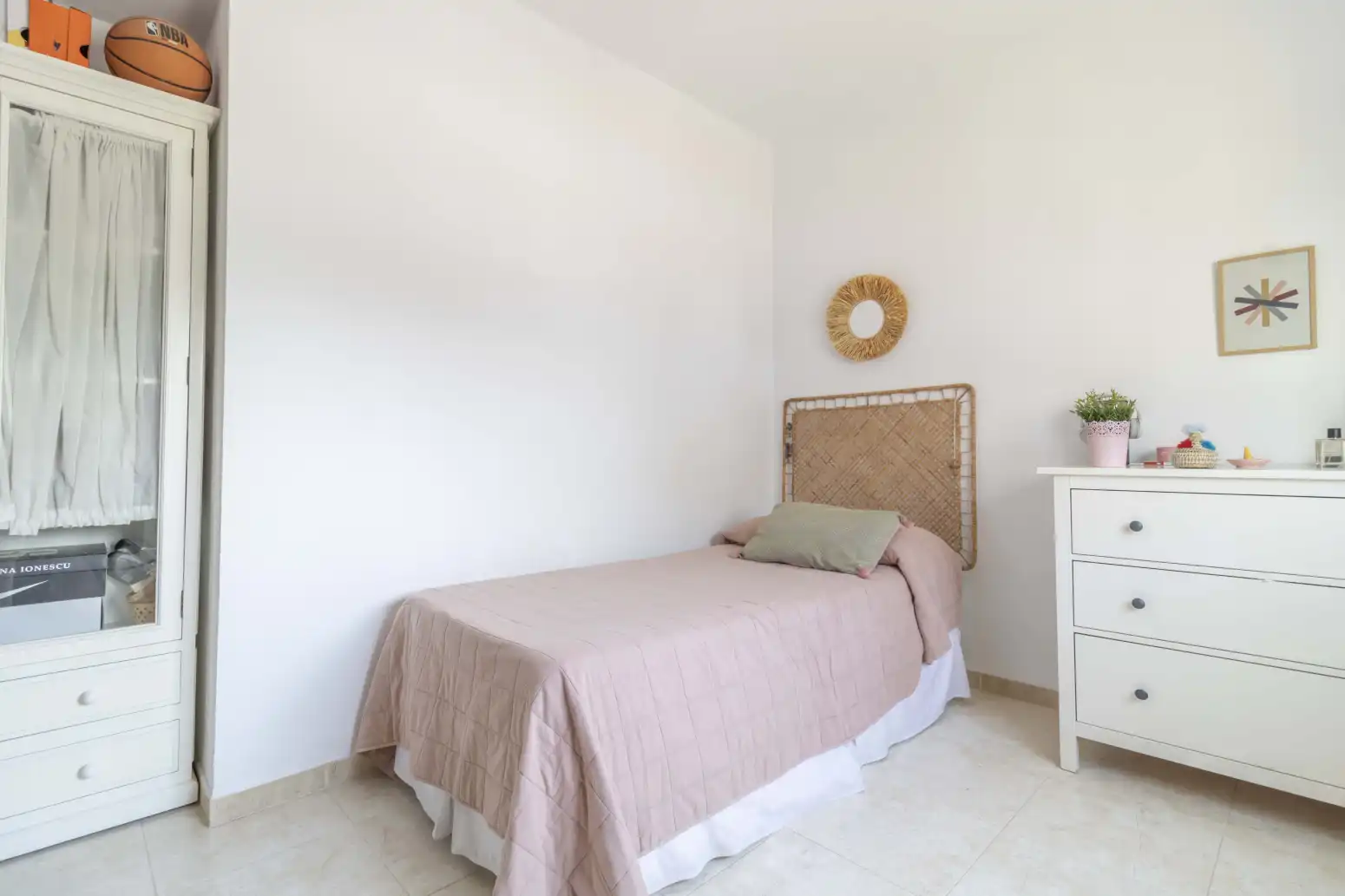 Dormitori de Casa adosada en venda en Gines amb Aire condicionat, Jardí privat i Terrassa
