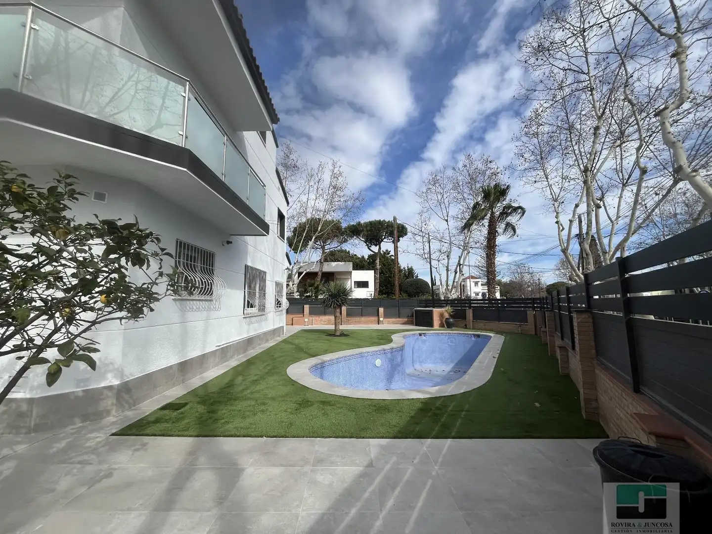 Swimming pool of Houses for rent in Castelldefels  with Air Conditioner, Heating and Parquet flooring